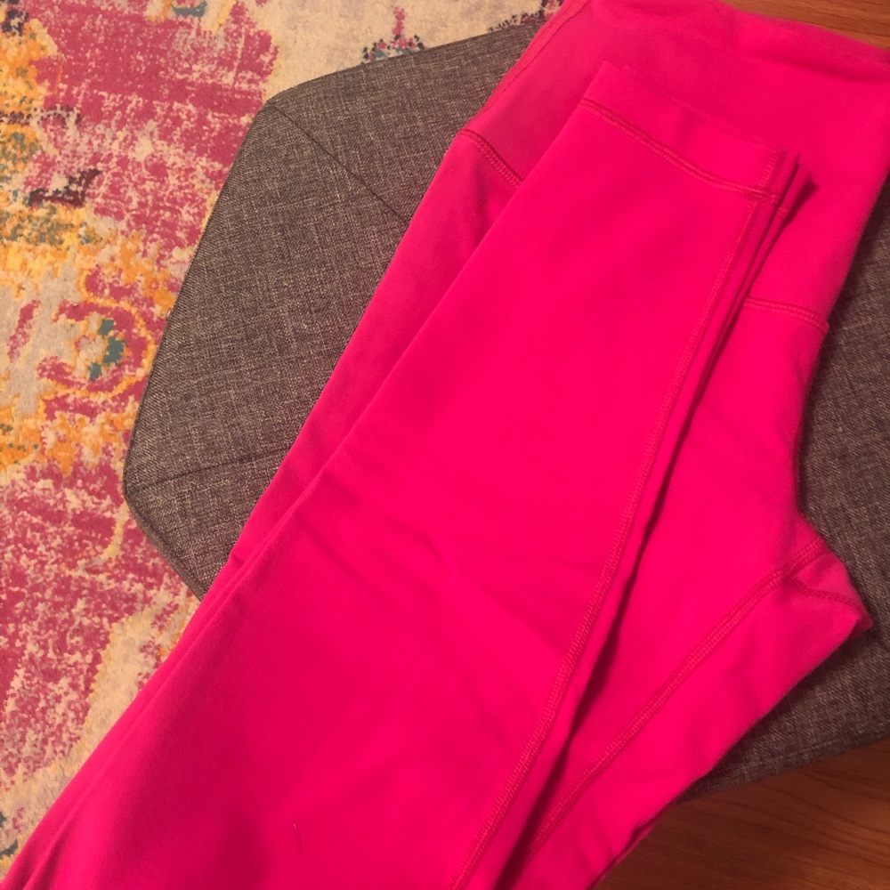 HOT pink Lululemon Wunder Unders💕